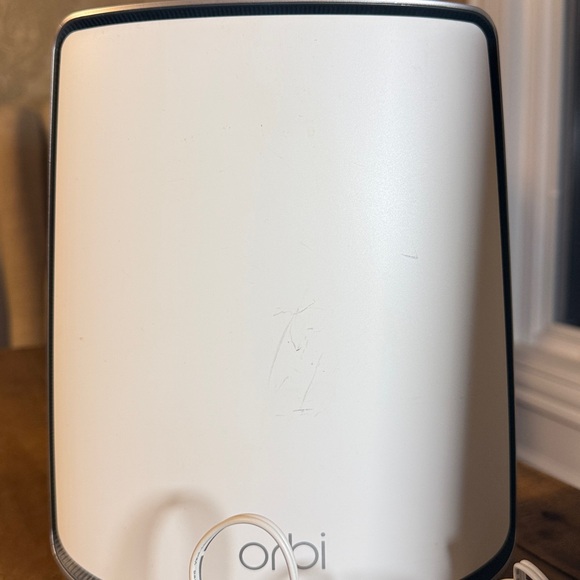 Orbi Router RBR850 and 2 Satellites RBS850 - Picture 4 of 9
